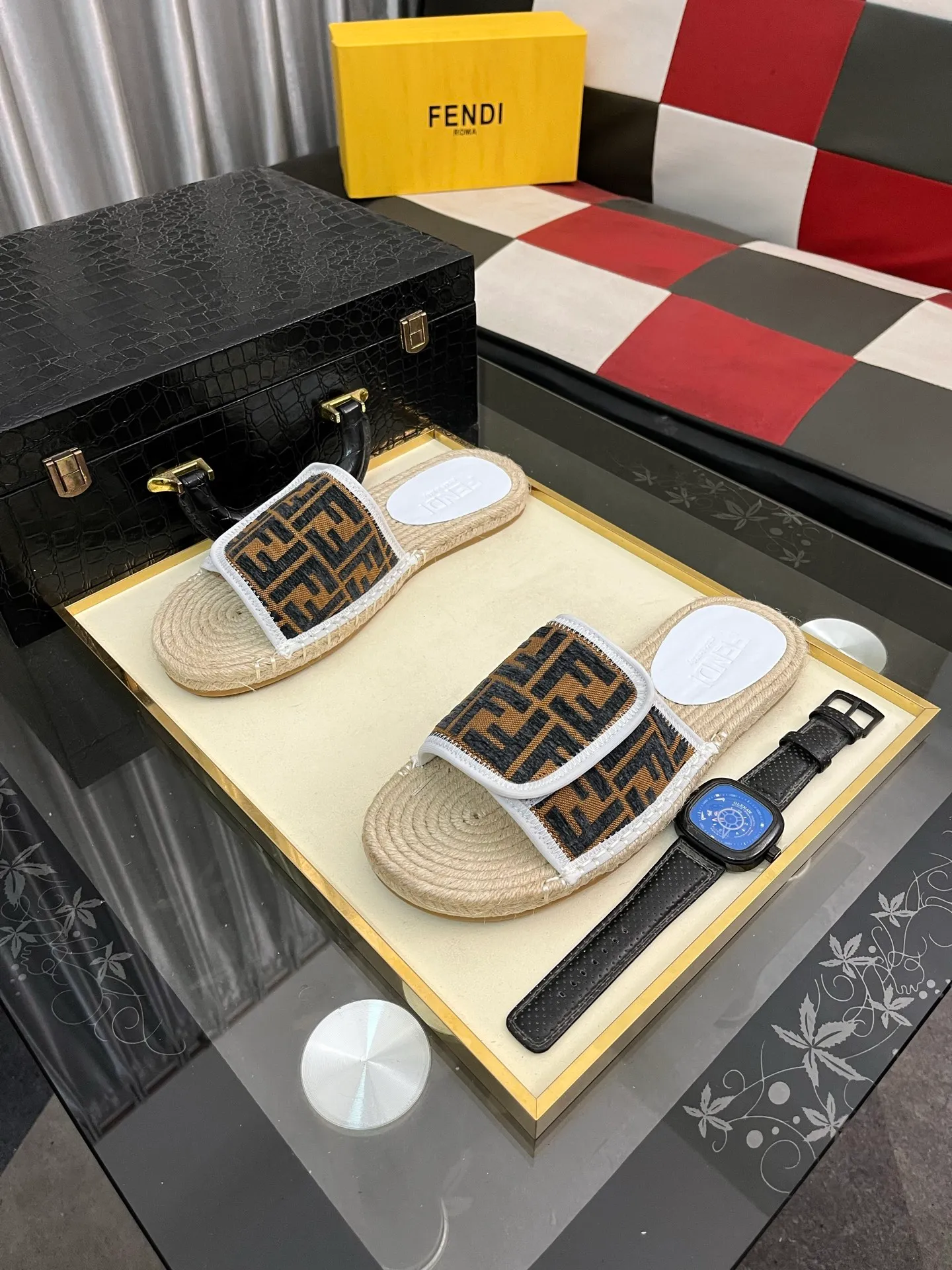 Men's shoes💰320⌚️⌚️[FENDI~Fendi slippers] High-end men's shoes brand official website 1:1 latest masterpiece: original mold customization, fabrics made of imported original materials, upgraded outsole, lighter, top quality in the market, simple and tasteful, a must-have for fashionistas, fashion is at your feet, full of confidence, the same style at the counter👍The season of summer slippers is here. Yardage: 38-44. Can be customized45.46.47